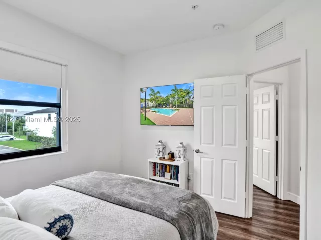 Продажа дома по адресу 136 SW 185th Way - фото 9062180