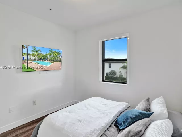 Продажа дома по адресу 136 SW 185th Way - фото 9062184