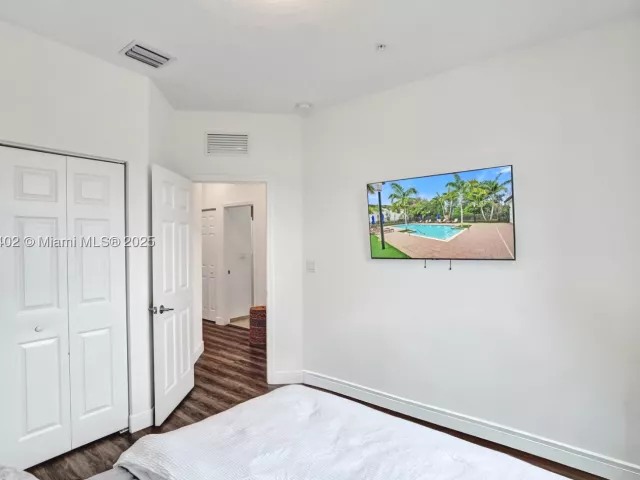 Продажа дома по адресу 136 SW 185th Way - фото 9062186