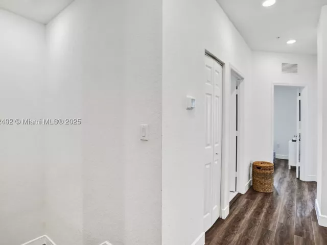 Продажа дома по адресу 136 SW 185th Way - фото 9062190
