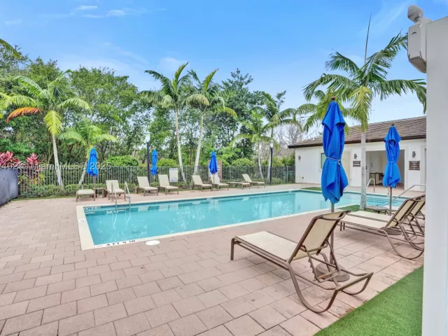 Продажа дома по адресу 136 SW 185th Way - фото 9062195