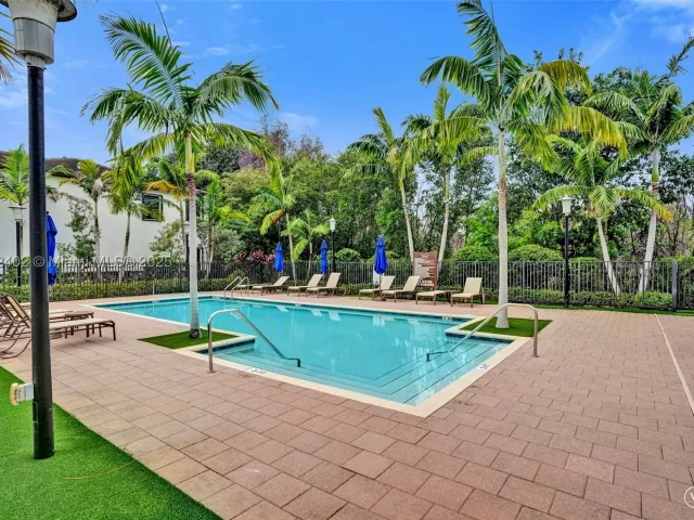 Продажа дома по адресу 136 SW 185th Way - фото 9062196