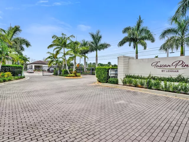 Продажа дома по адресу 136 SW 185th Way - фото 9062197
