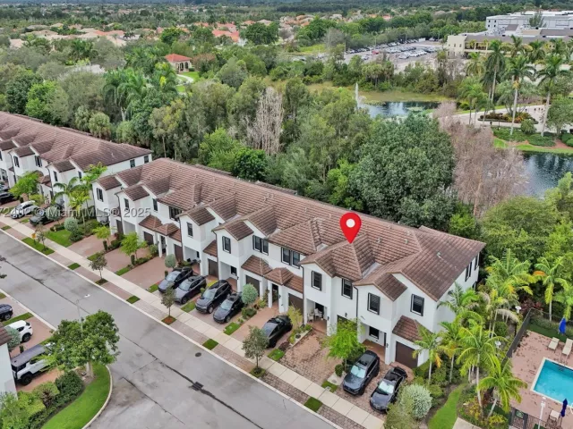 Продажа дома по адресу 136 SW 185th Way - фото 9062198