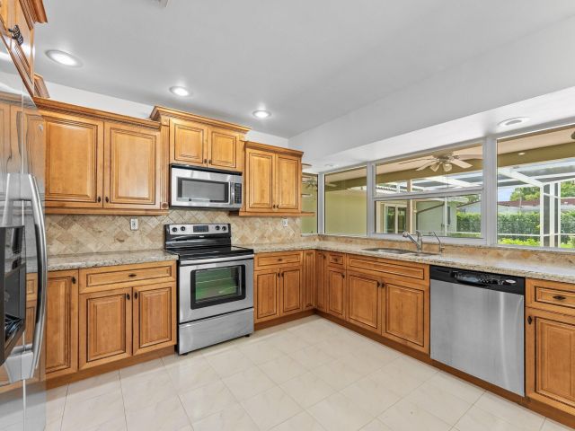 Продажа дома по адресу 1238 Funston Street - фото 6594407