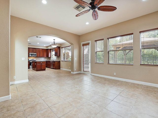 Дом в аренду по адресу 748 Cresta Circle - фото 6592118