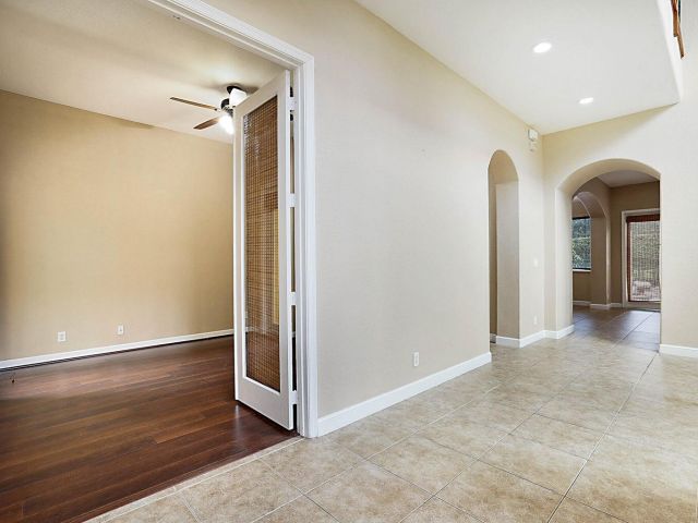 Дом в аренду по адресу 748 Cresta Circle - фото 6592127