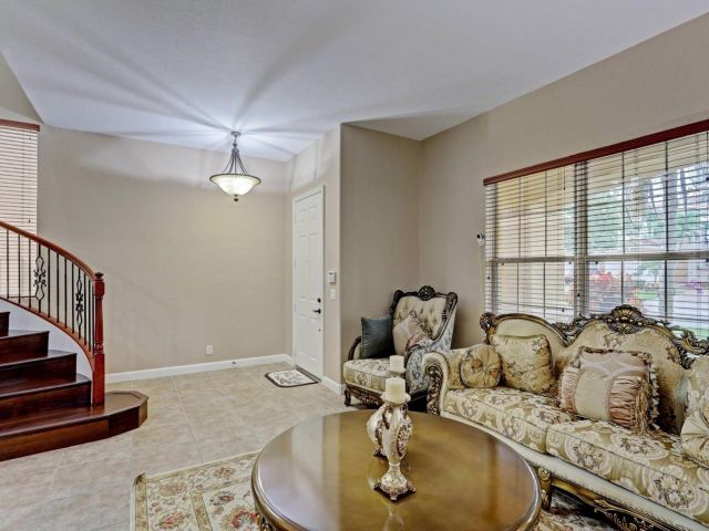 Дом в аренду по адресу 748 Cresta Circle - фото 6592131