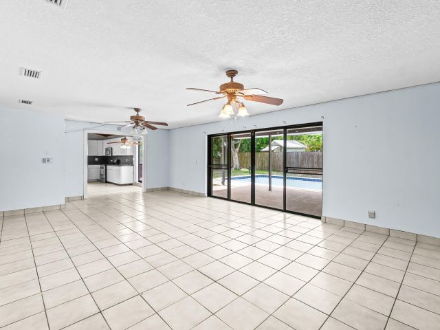 Продажа дома по адресу 77 NW 5th Avenue - фото 6593761