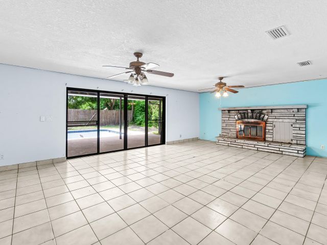 Продажа дома по адресу 77 NW 5th Avenue - фото 6593763