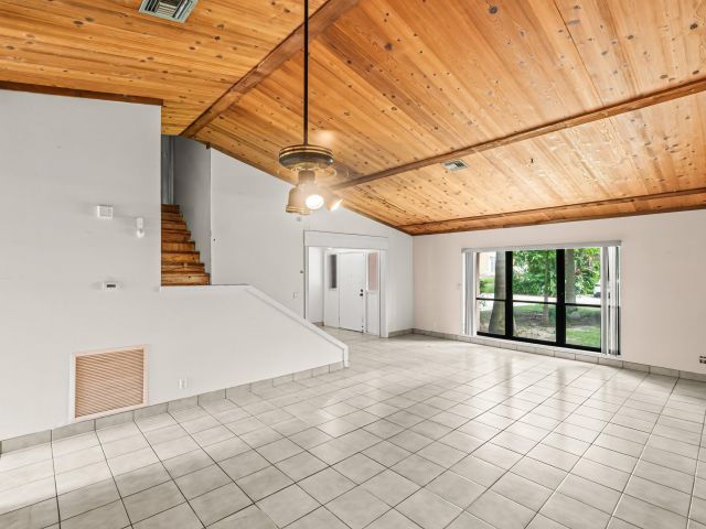 Продажа дома по адресу 77 NW 5th Avenue - фото 6593764