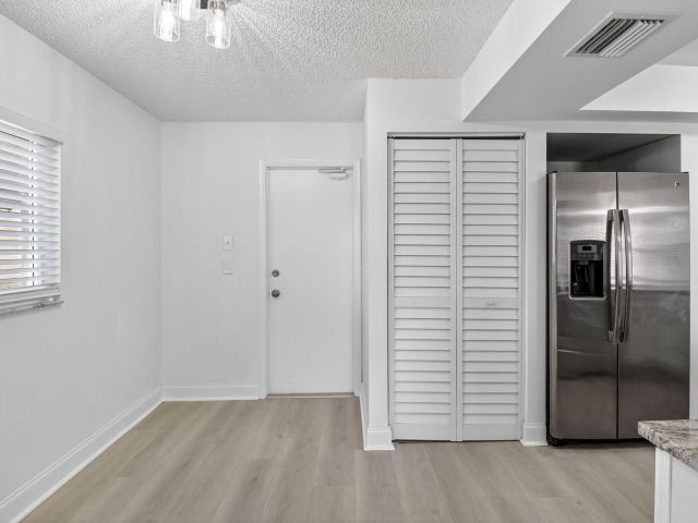 Продажа дома по адресу 14734 Wood Lodge Lane - фото 6595948