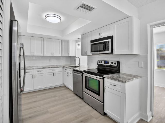 Продажа дома по адресу 14734 Wood Lodge Lane - фото 6595949