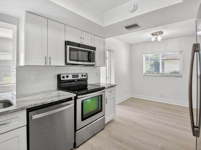 Продажа дома по адресу 14734 Wood Lodge Lane - фото 6595951