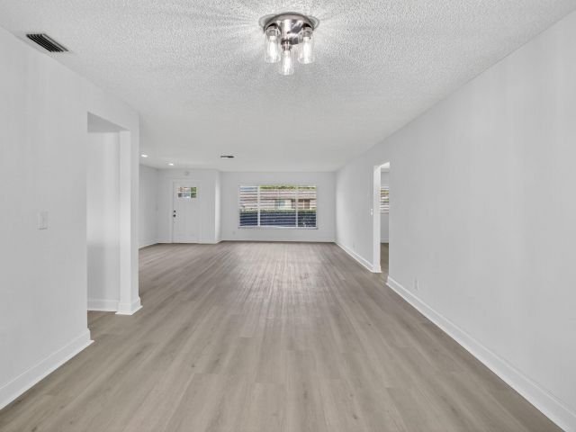 Продажа дома по адресу 14734 Wood Lodge Lane - фото 6595953