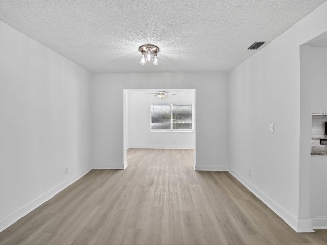 Продажа дома по адресу 14734 Wood Lodge Lane - фото 6595954