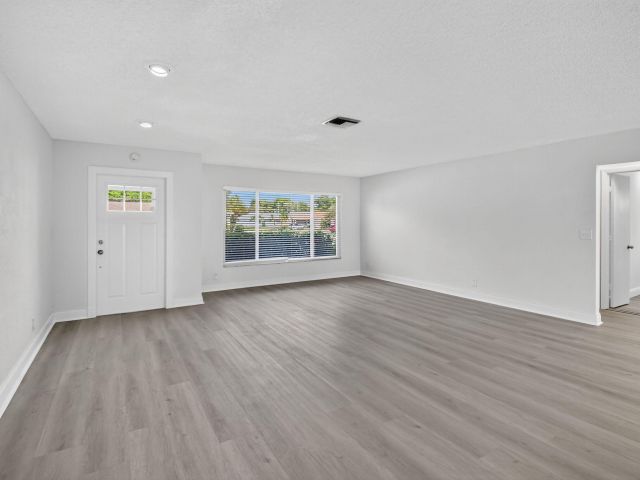 Продажа дома по адресу 14734 Wood Lodge Lane - фото 6595955