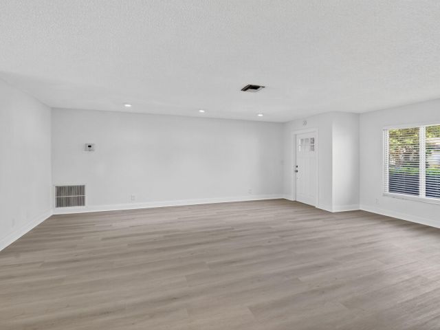 Продажа дома по адресу 14734 Wood Lodge Lane - фото 6595956