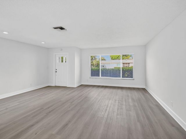 Продажа дома по адресу 14734 Wood Lodge Lane - фото 6595957