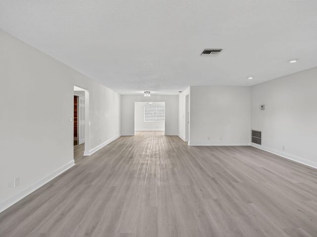 Продажа дома по адресу 14734 Wood Lodge Lane - фото 6595958