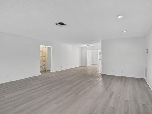 Продажа дома по адресу 14734 Wood Lodge Lane - фото 6595959