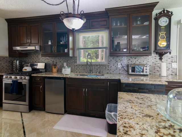 Продажа дома по адресу 13835 41st Lane N - фото 6627309