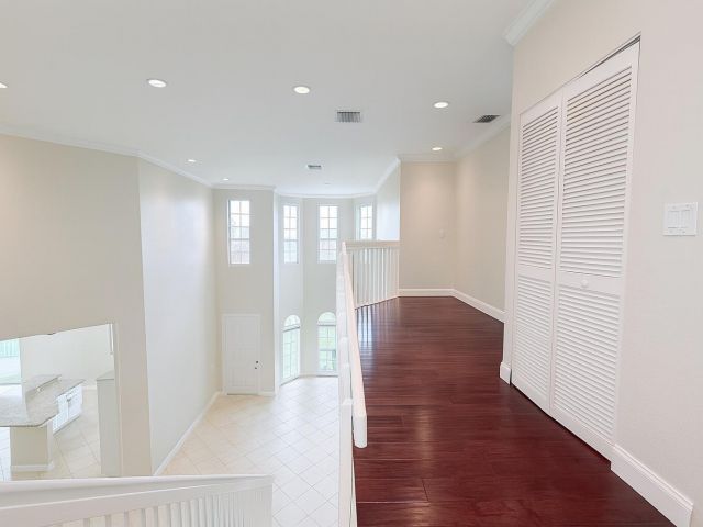 Дом в аренду по адресу 2394 Kemps Bay - фото 6592374