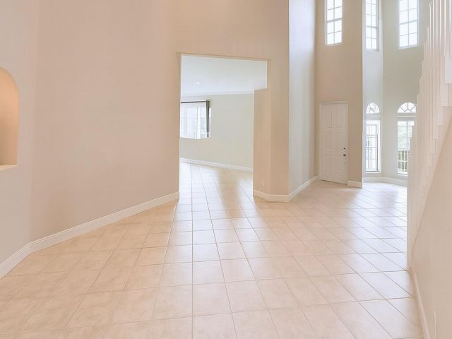 Дом в аренду по адресу 2394 Kemps Bay - фото 6592377