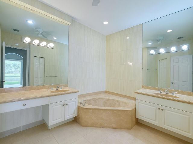 Дом в аренду по адресу 2394 Kemps Bay - фото 6592380