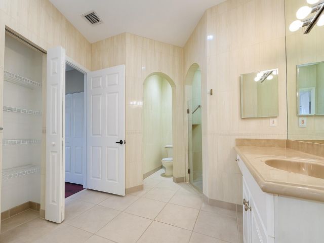 Дом в аренду по адресу 2394 Kemps Bay - фото 6592381