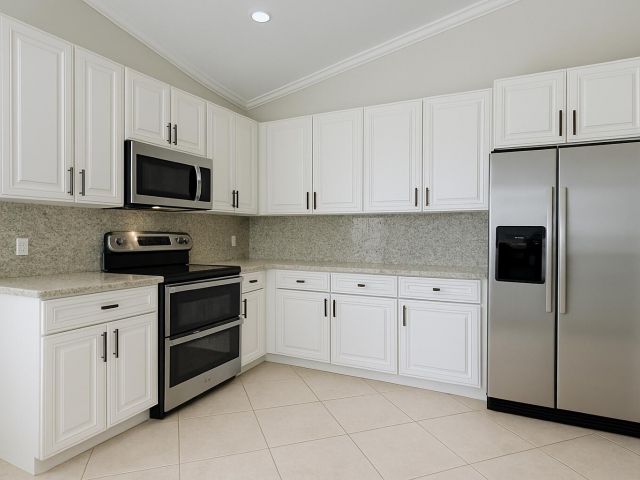 Дом в аренду по адресу 2394 Kemps Bay - фото 6592386