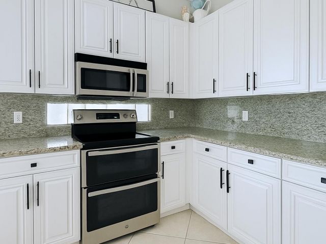 Дом в аренду по адресу 2394 Kemps Bay - фото 6592390