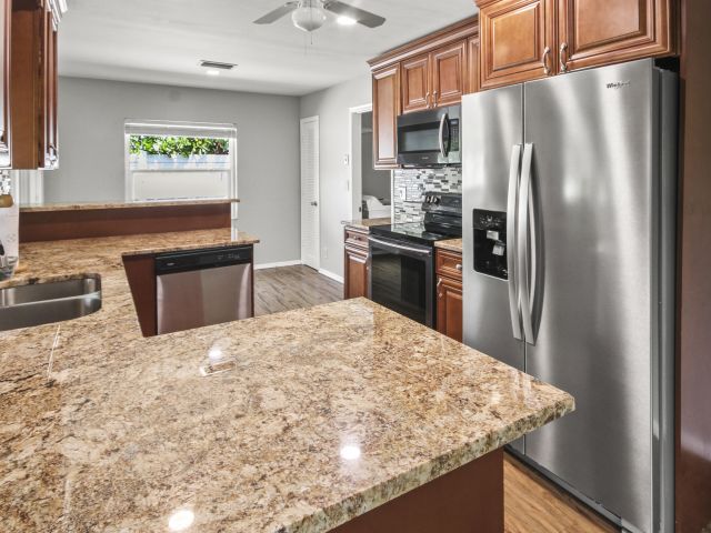 Дом в аренду по адресу 22493 SW 56th Avenue - фото 6593732