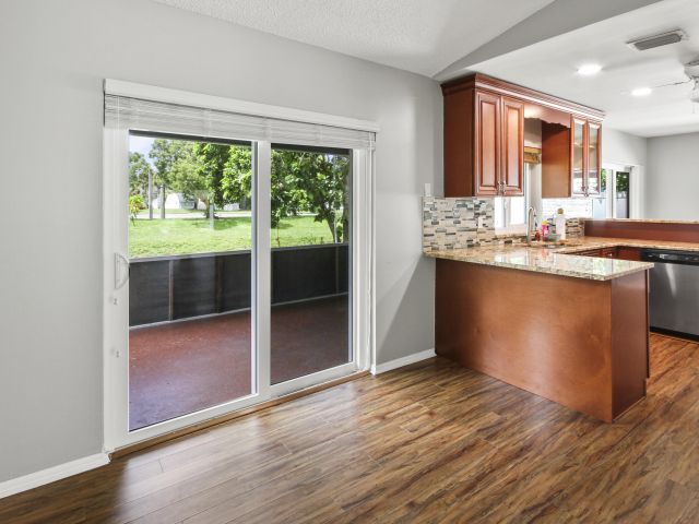 Дом в аренду по адресу 22493 SW 56th Avenue - фото 6593733