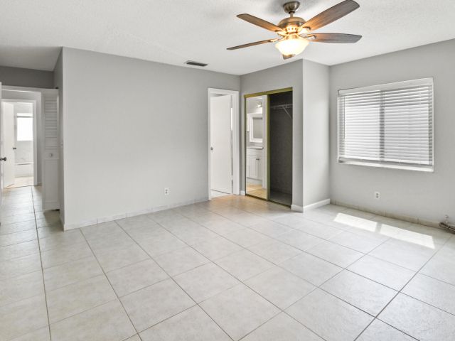 Дом в аренду по адресу 22493 SW 56th Avenue - фото 6593737