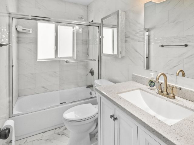 Дом в аренду по адресу 22493 SW 56th Avenue - фото 6593742