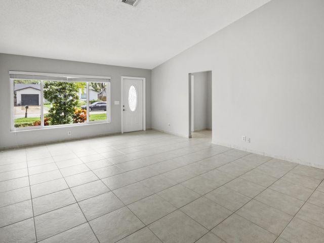 Дом в аренду по адресу 22493 SW 56th Avenue - фото 6593747