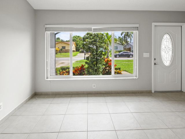 Дом в аренду по адресу 22493 SW 56th Avenue - фото 6593748