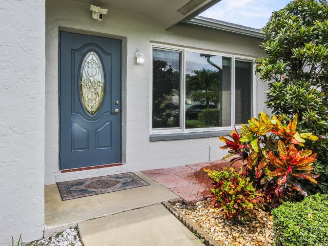 Дом в аренду по адресу 22493 SW 56th Avenue - фото 6593749