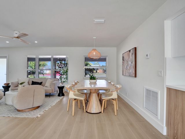 Продажа дома по адресу 530 Kingbird Circle - фото 6616910