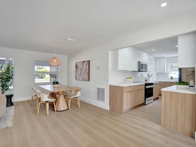 Продажа дома по адресу 530 Kingbird Circle - фото 6616912