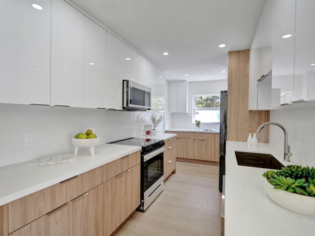 Продажа дома по адресу 530 Kingbird Circle - фото 6616917