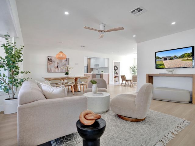 Продажа дома по адресу 530 Kingbird Circle - фото 6616920