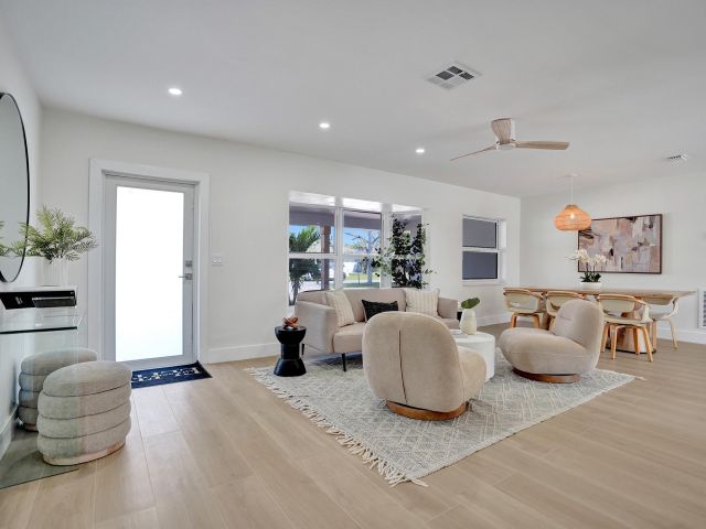 Продажа дома по адресу 530 Kingbird Circle - фото 6616922