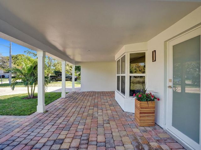 Продажа дома по адресу 530 Kingbird Circle - фото 6616925