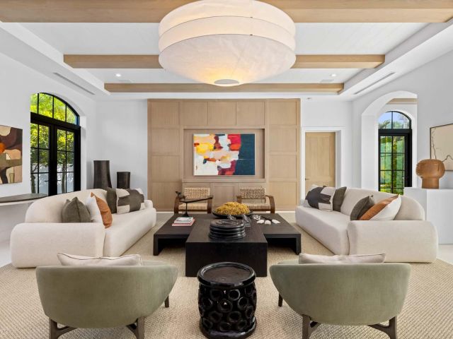 Продажа дома по адресу 734 S Ocean Boulevard - фото 6595172