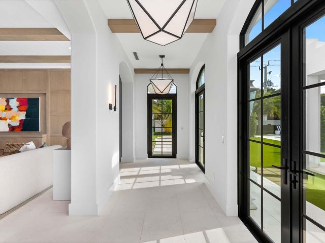 Продажа дома по адресу 734 S Ocean Boulevard - фото 6595174