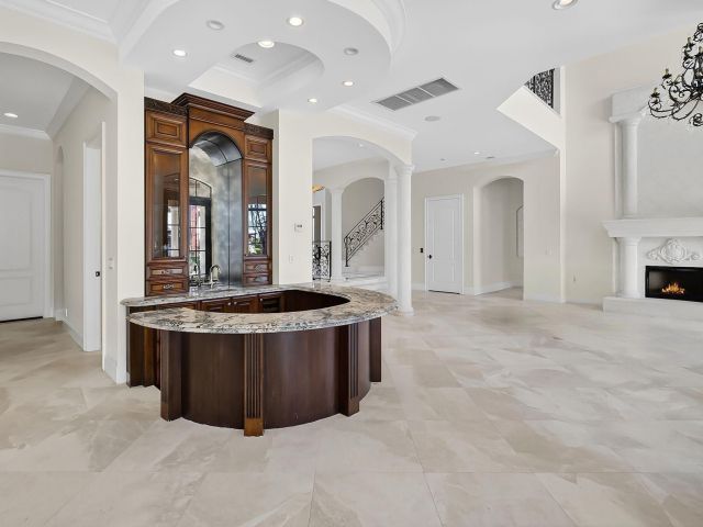 Продажа дома по адресу 838 NE 70th Street - фото 6599086