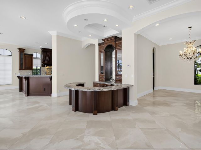 Продажа дома по адресу 838 NE 70th Street - фото 6599087