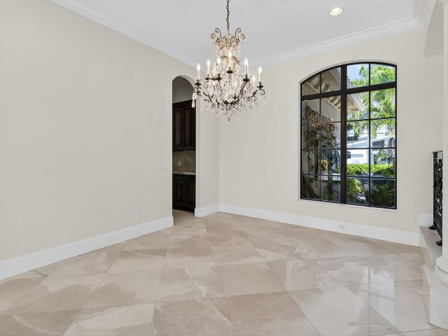 Продажа дома по адресу 838 NE 70th Street - фото 6599088